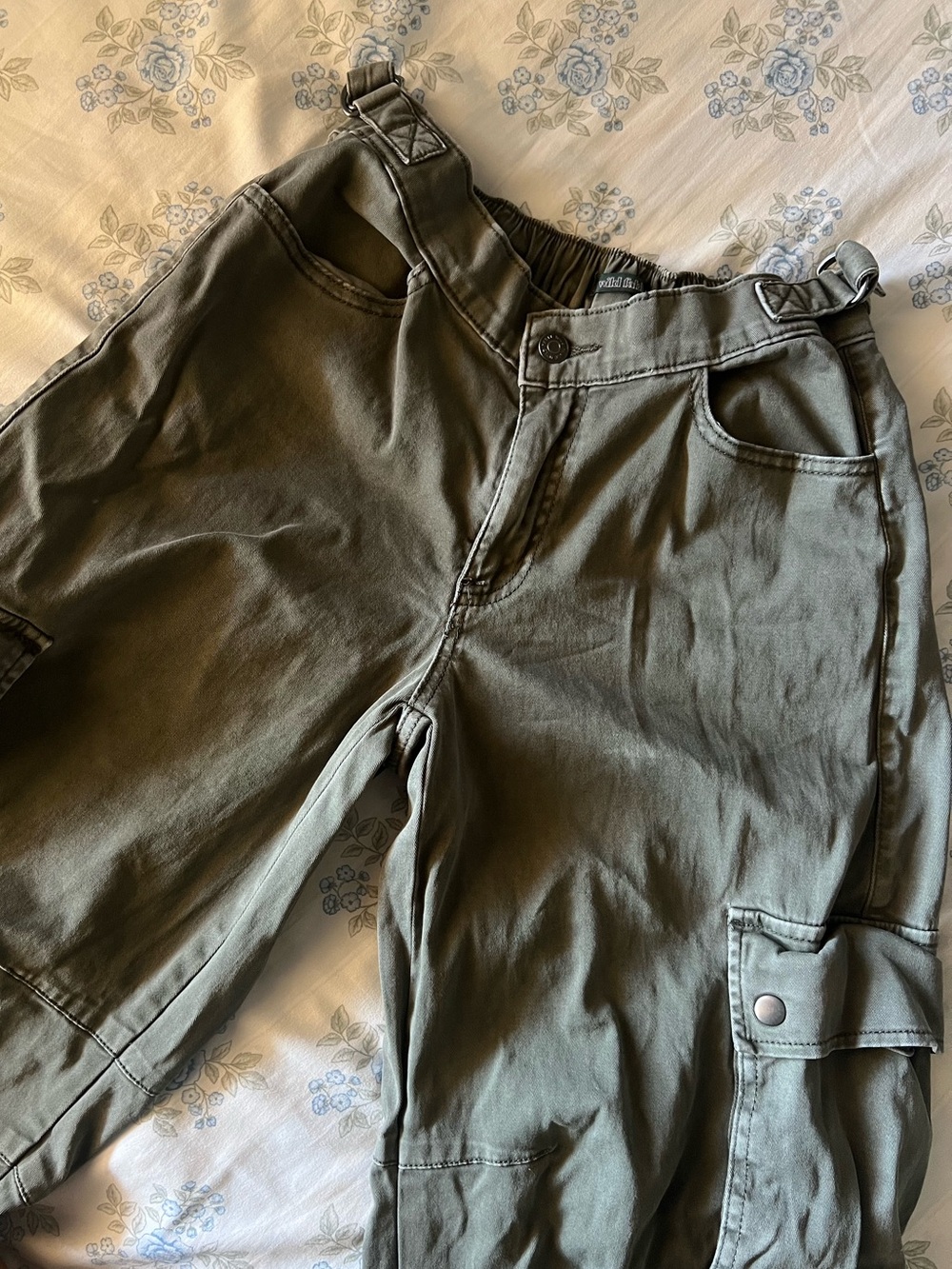 Wild Fable Olive Green Barrel Cargo Pants